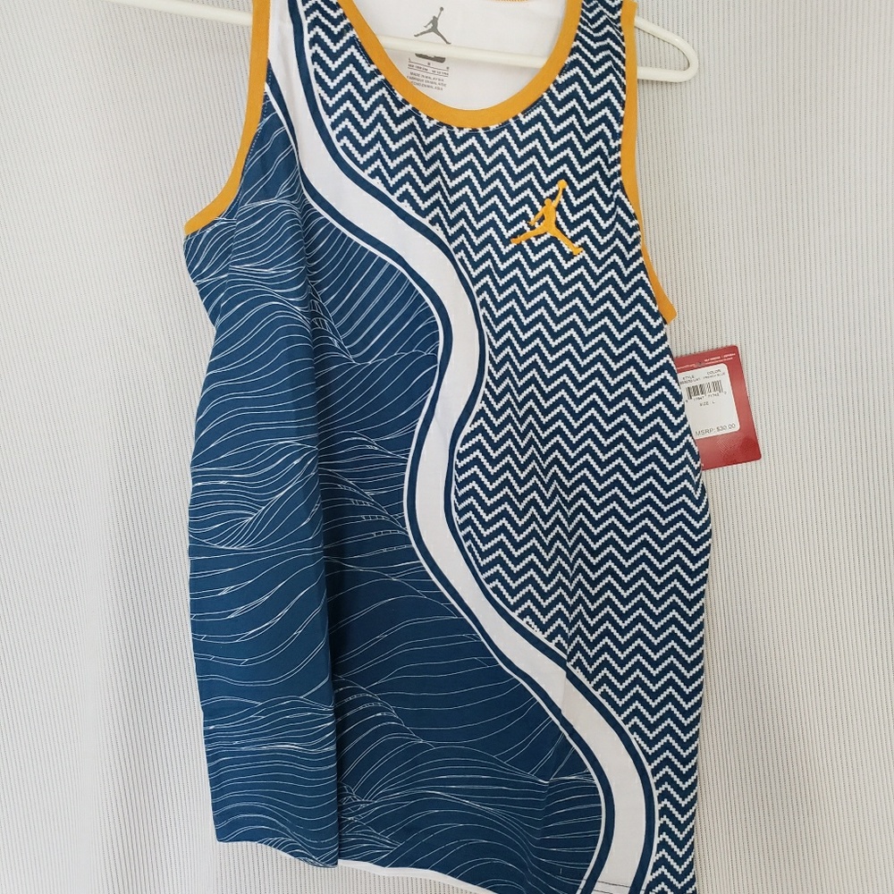 Jordan tank top size lg boys